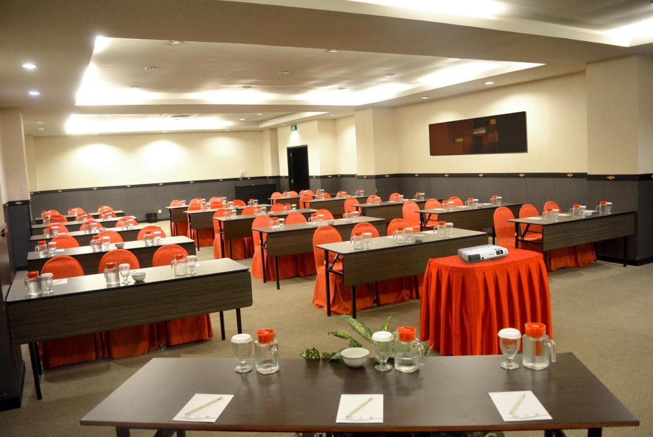 Aston Denpasar Hotel & Convention Екстериор снимка